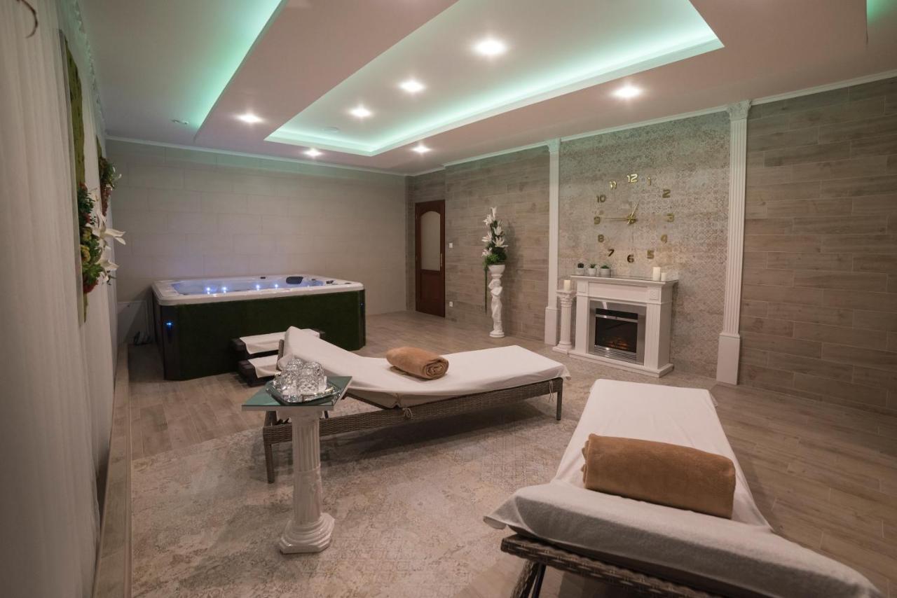 Hotel Alfa Giraltovce Ngoại thất bức ảnh