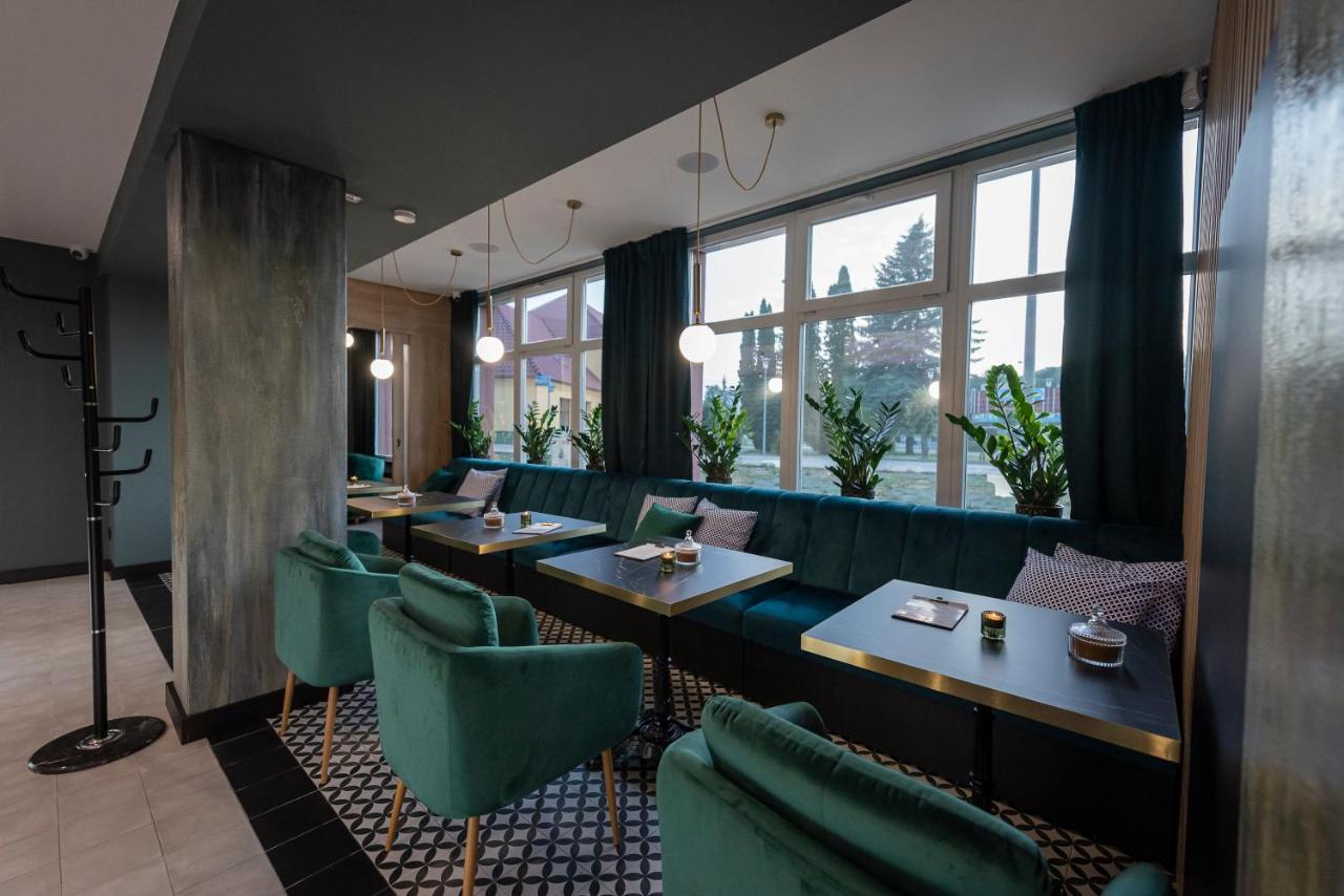 Hotel Alfa Giraltovce Ngoại thất bức ảnh