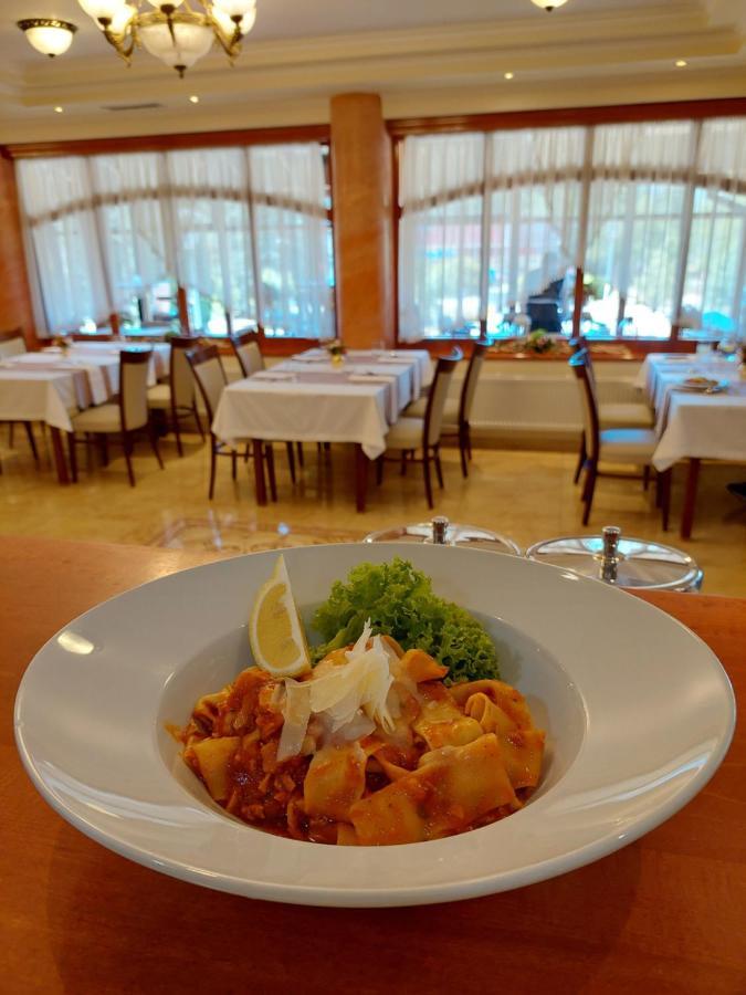 Hotel Alfa Giraltovce Ngoại thất bức ảnh