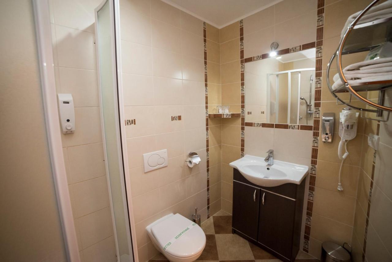 Hotel Alfa Giraltovce Ngoại thất bức ảnh