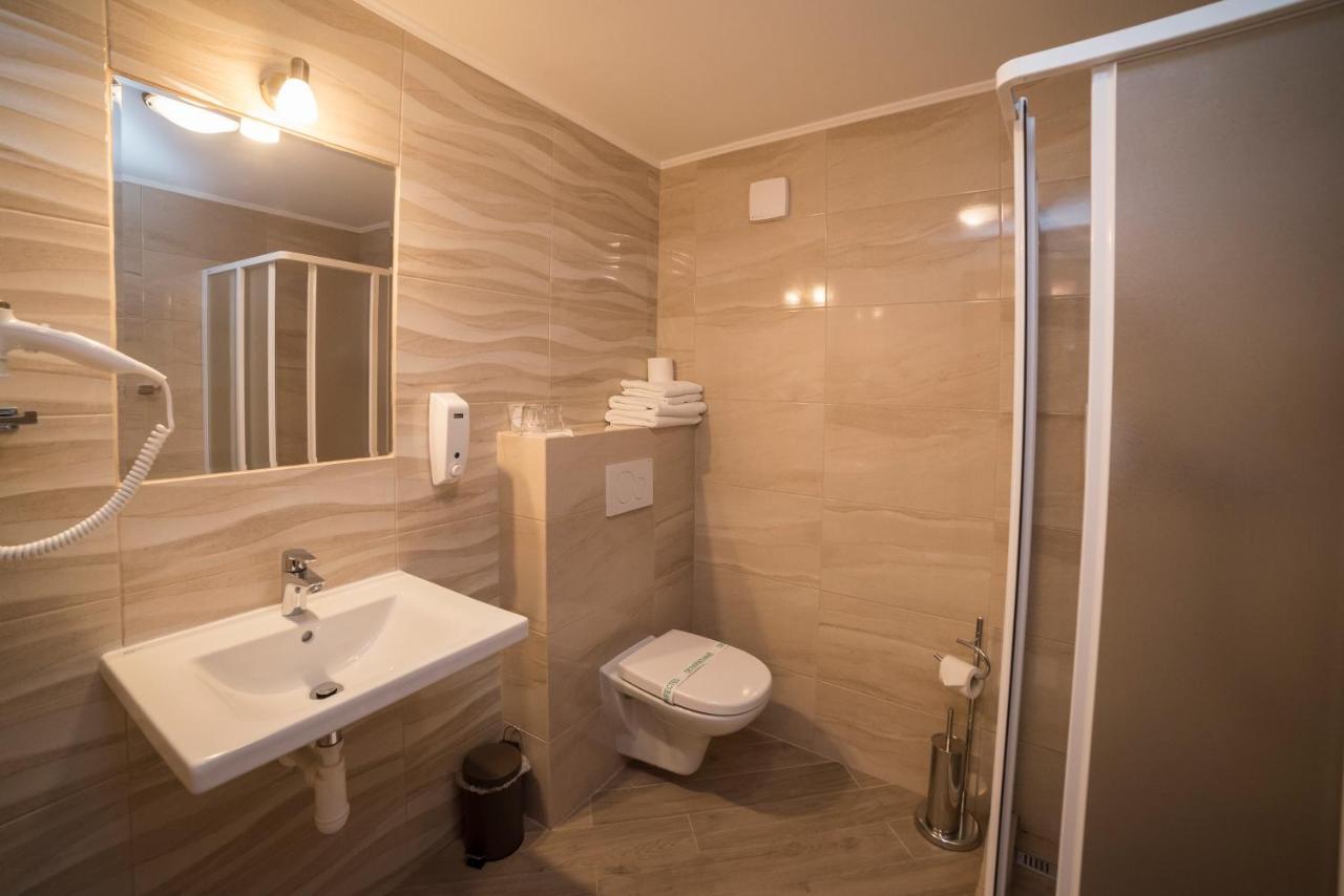 Hotel Alfa Giraltovce Ngoại thất bức ảnh