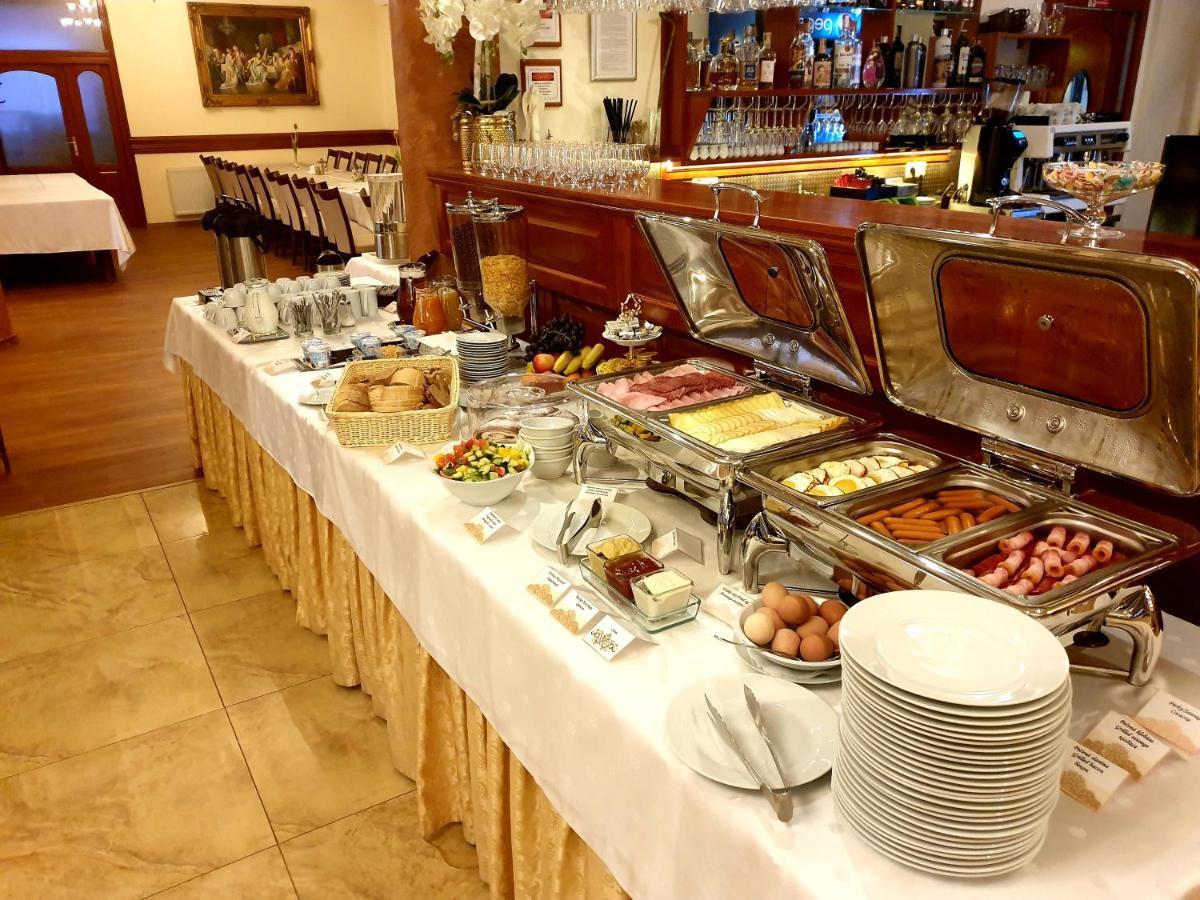Hotel Alfa Giraltovce Ngoại thất bức ảnh